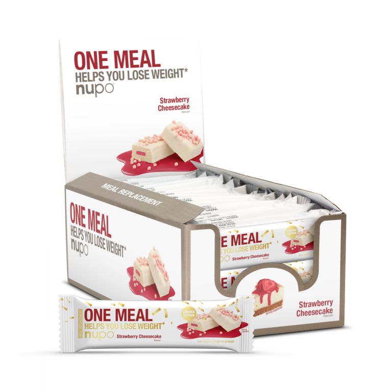 Verpackung mit Riegeln. Aufschrift: ONE MEAL, hilft beim Abnehmen. Einzelner Riegel mit Erdbeer-Käsekuchen-Geschmack.