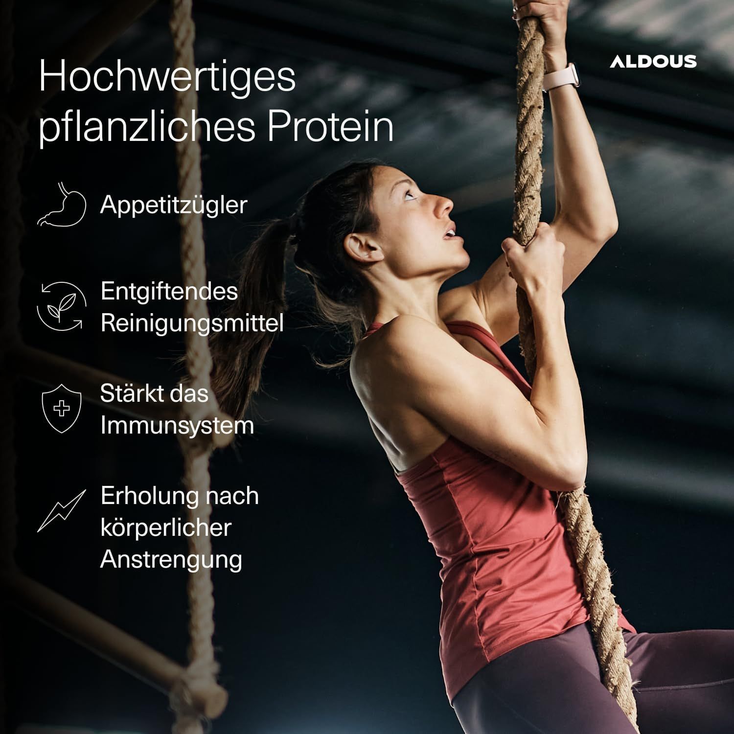 Frau klettert an einem Seil, Aldous Spirulina + Chlorella unterstützt das Immunsystem und die Erholung.