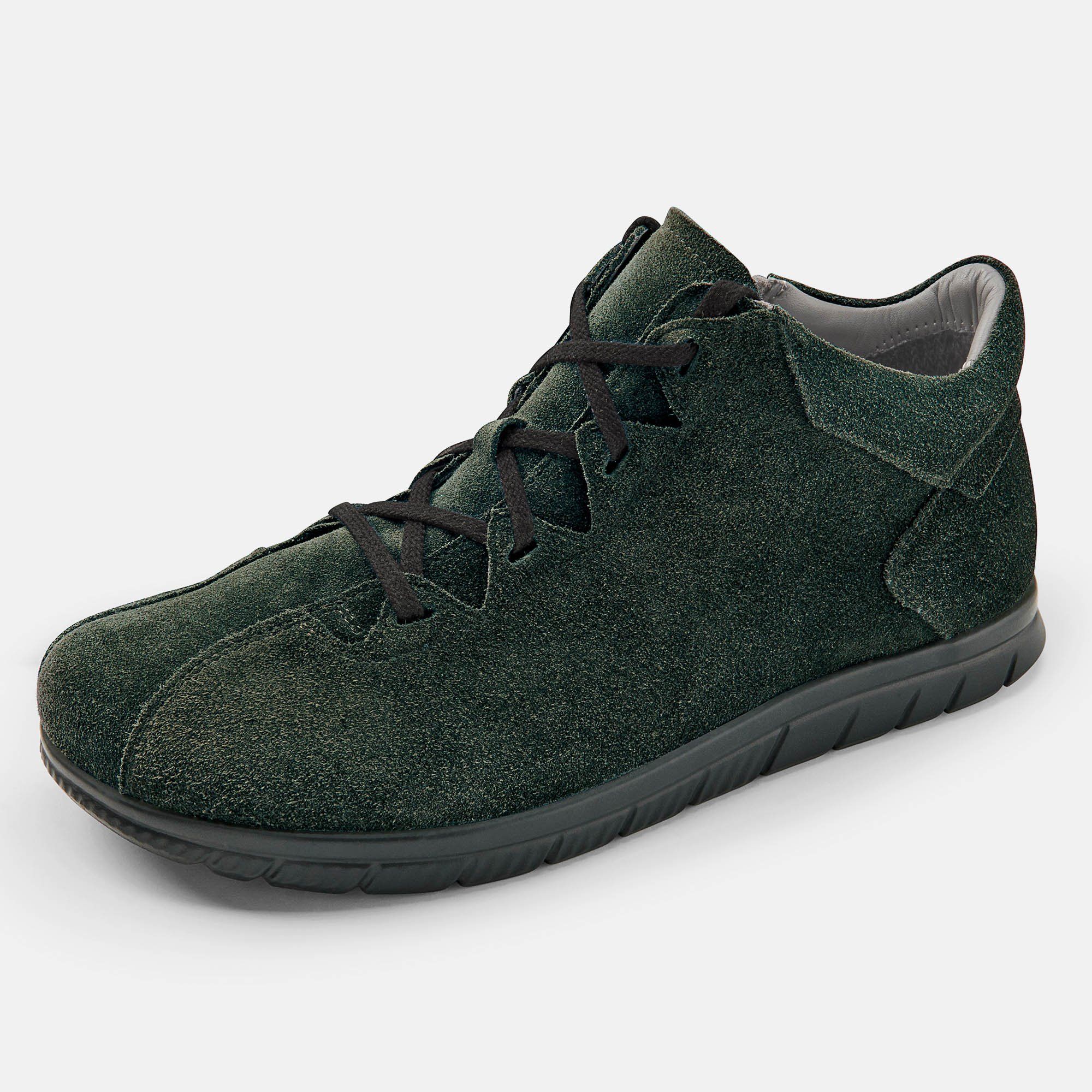 Grüne Stiefelette mit Schnürsenkeln. Schwarze Sohle. Wildleder-Optik. Breiter Schnitt.