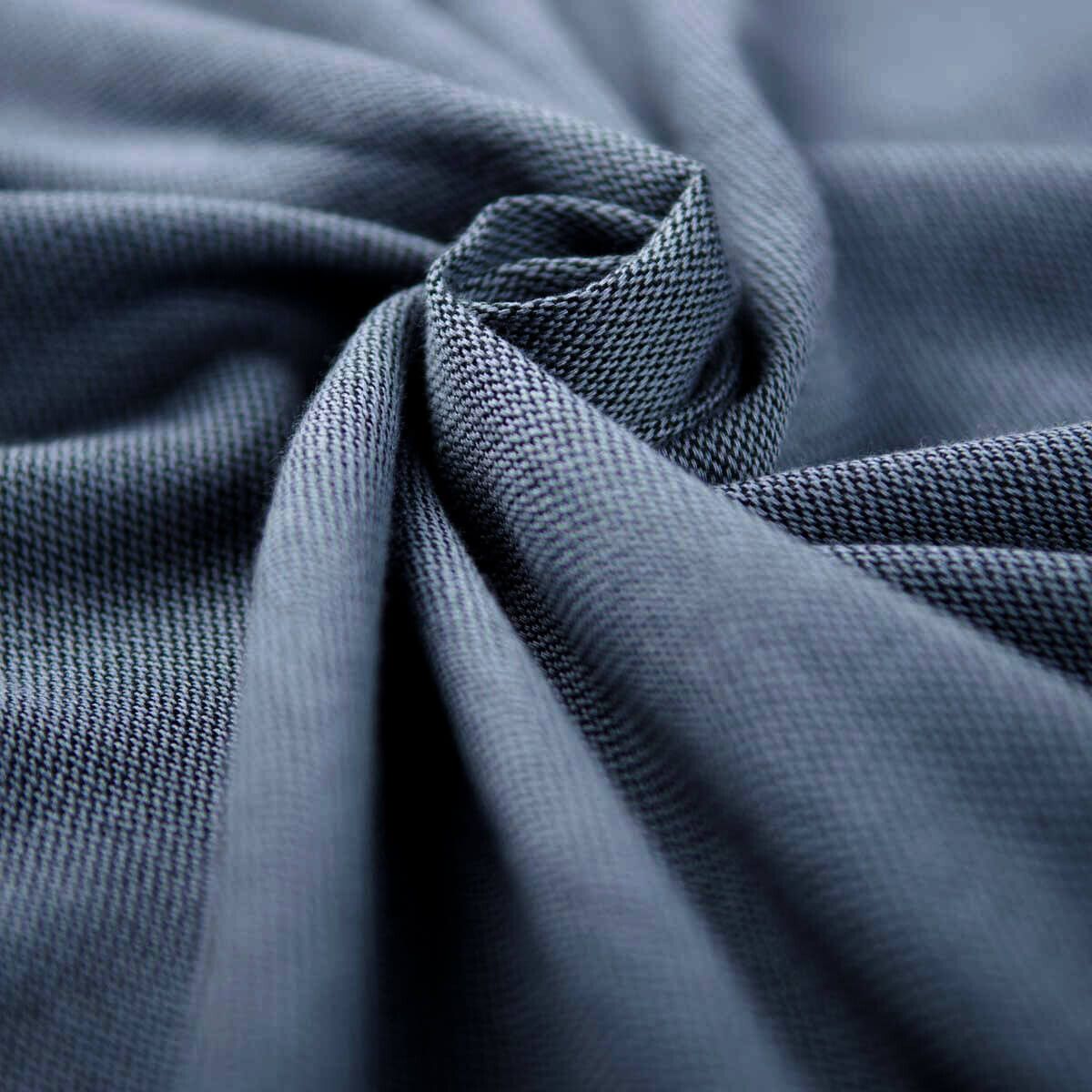 Nahaufnahme eines blauen Stoffes mit gewebter Struktur. Stoff gefaltet.