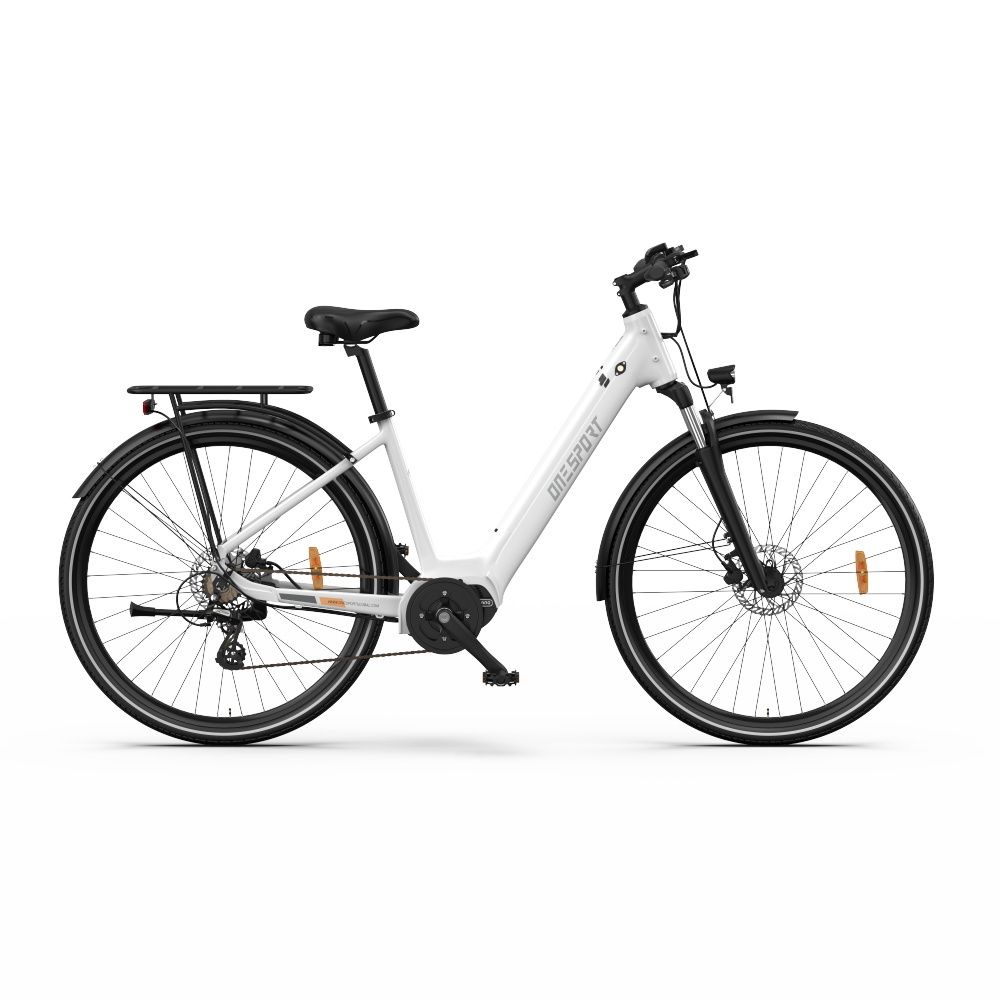 Weißes E-Bike mit schwarzen Elementen. Gepäckträger, Schutzbleche und Scheibenbremsen. OneSport-Logo.
