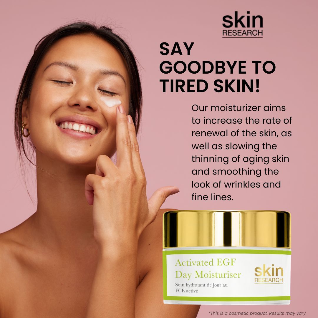 Frau trägt Creme auf. Cremebehälter mit goldenem Deckel. Aufschrift: Activated EGF Day Moisturiser und skin RESEARCH.