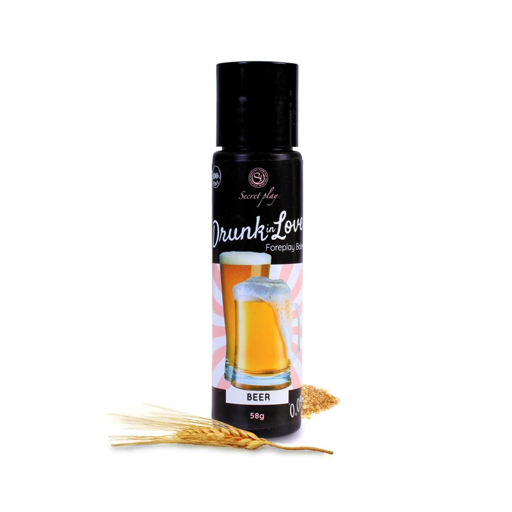 Schwarze Flasche mit "Drunk in Love Foreplay Balm". Bierkrug-Abbildung. Aufschrift "BEER". Ähren und Körner daneben.