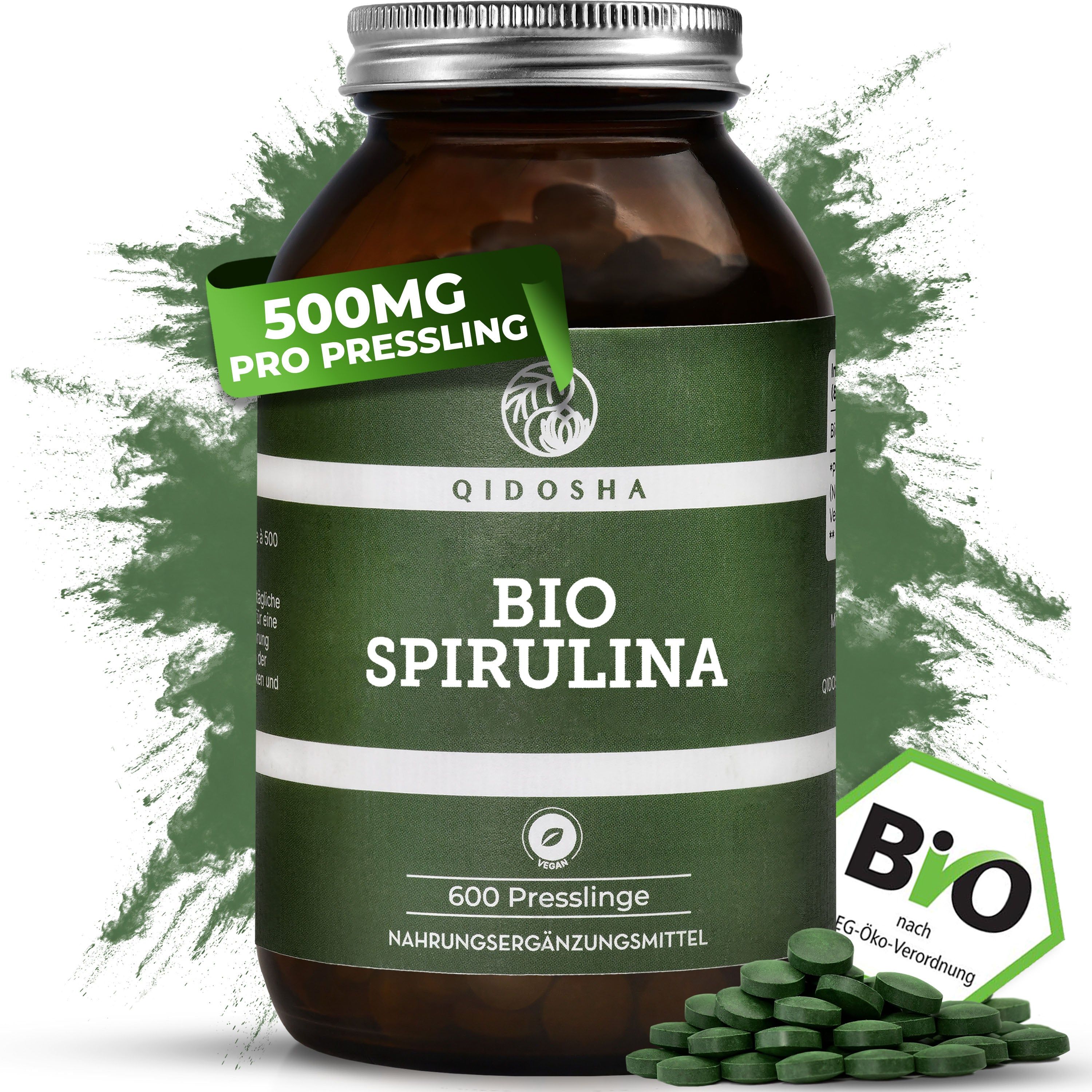 Braune Glasflasche mit grünem Etikett. BIO Spirulina Presslinge, 600 Stück. Bio-Siegel. Grüne Presslinge daneben.