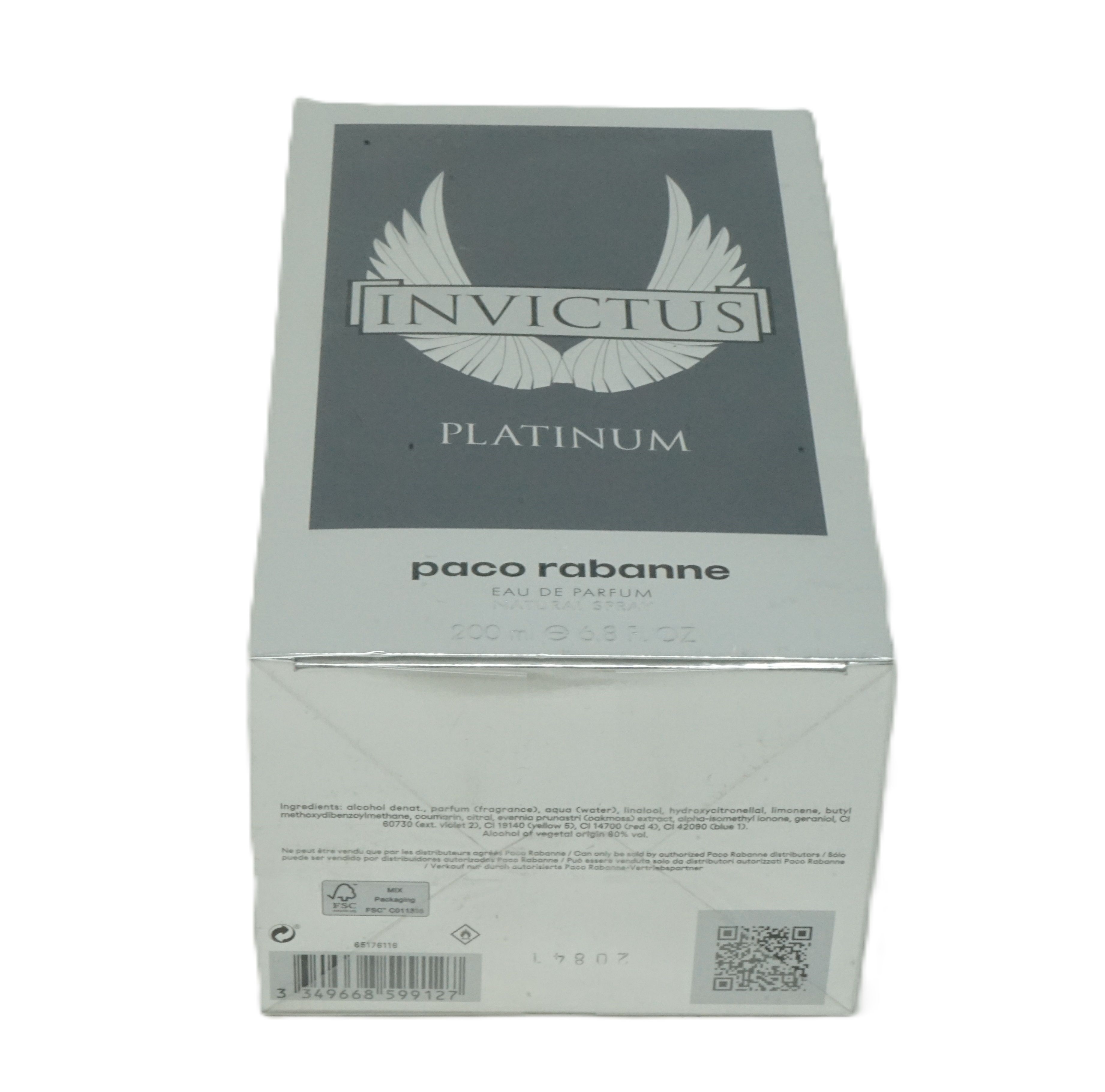 Invictus Platinum E.d.P. Nat. Spray-Verpackung. Weißer Karton mit Logo und Produktnamen. Paco Rabanne-Logo.
