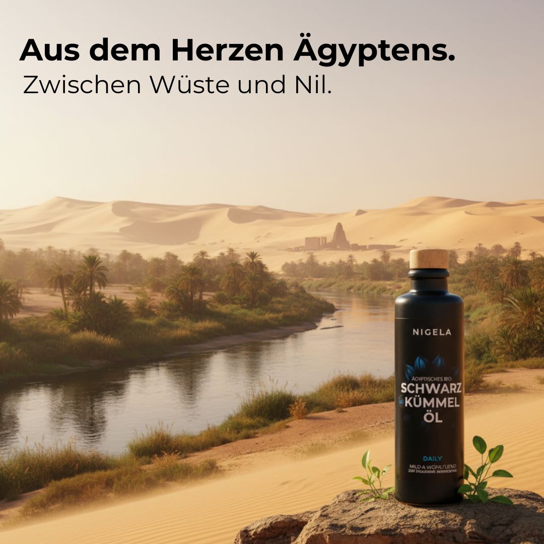 Schwarzkümmelöl-Flasche vor Wüstenlandschaft. Text: Nigela, Ägyptisches Schwarzkümmel Öl. Aus dem Herzen Ägyptens.
