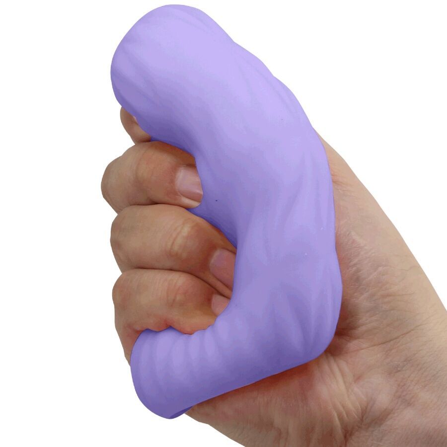 Hand hält einen violetten Masturbator. Wellenförmige Oberfläche, ergonomische Form.