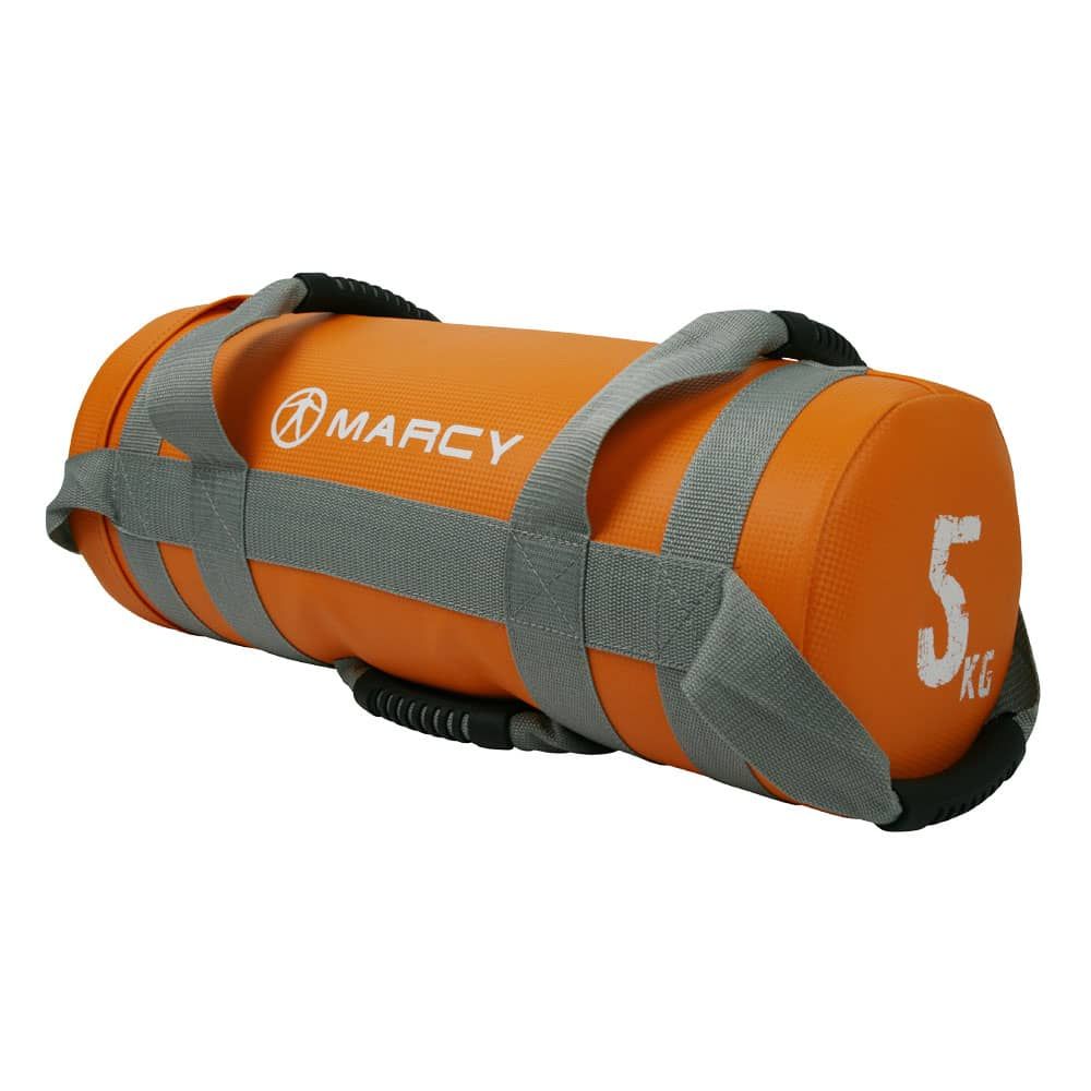 Orangefarbener Powerbag mit grauen Griffen. Aufgedruckt: "MARCY" und "5 KG". Zylindrische Form.