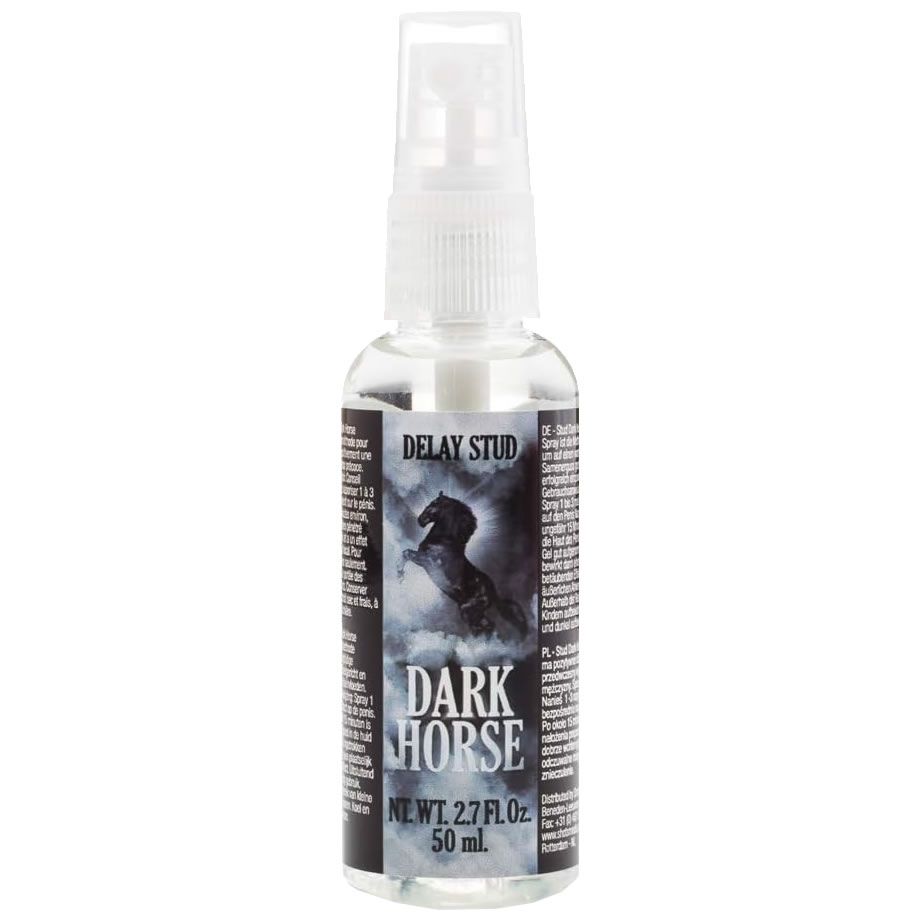 Sprayflasche mit Aufschrift "DELAY STUD" und "DARK HORSE". Enthält ein Bild eines Pferdes. Nettoinhalt: 50 ml.