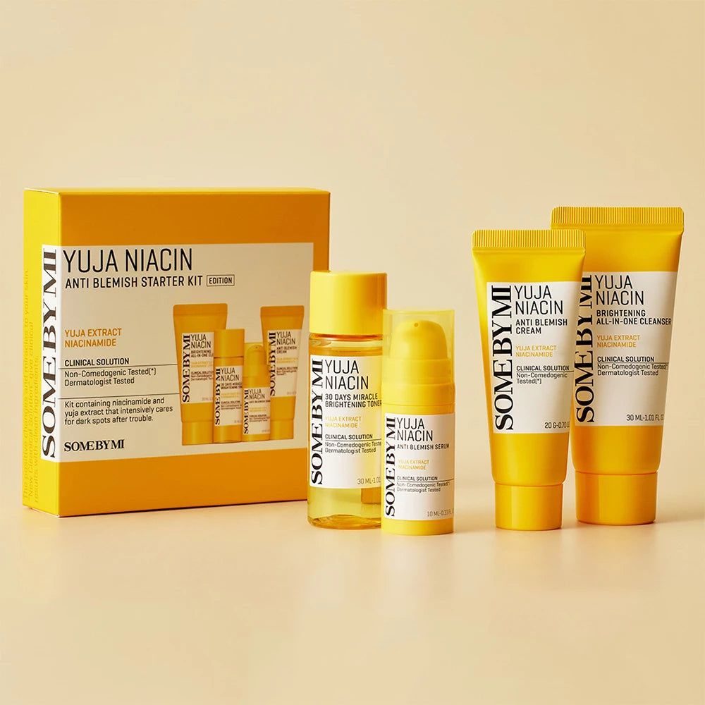 Gelbe Box und Tuben. Aufschrift: Yuja Niacin Anti Blemish Starter Kit. Enthält mehrere Produkte. Einige Tuben und Flaschen stehen.