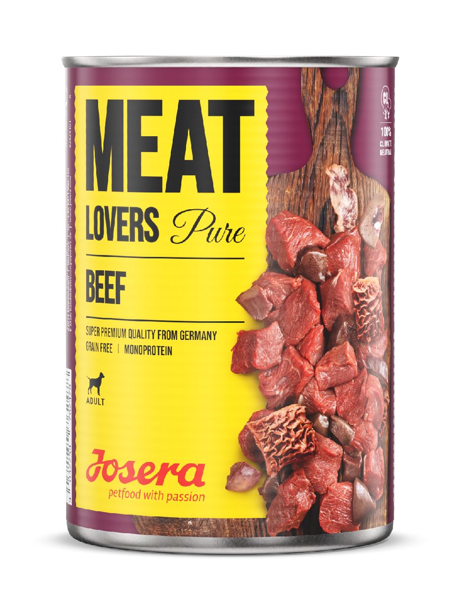 Dose JOSERA Meat Lovers Pure Beef. Aufschrift Meat Lovers Pure Beef, Josera und Fleischstücke. Gelber Hintergrund.