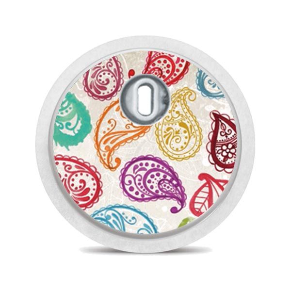 Runder Aufkleber mit Paisley-Muster in verschiedenen Farben. Mit Loch.