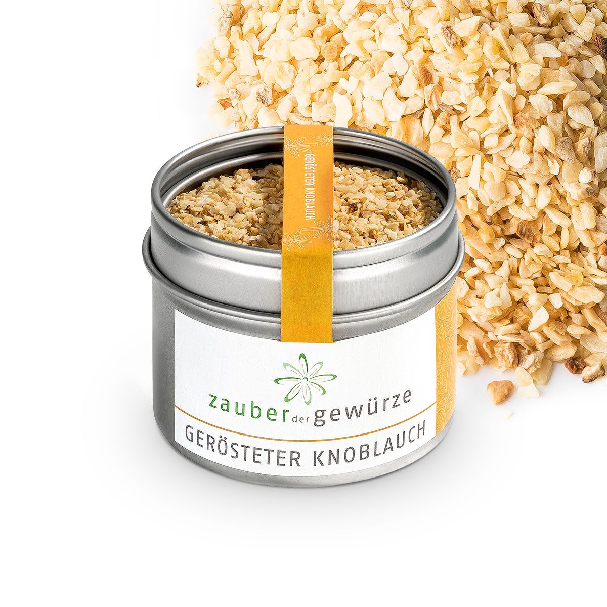 Geöffnete Dose mit geröstetem Knoblauch, daneben Knoblauchstücke. Etikett und gelber Streifen mit Produktname.