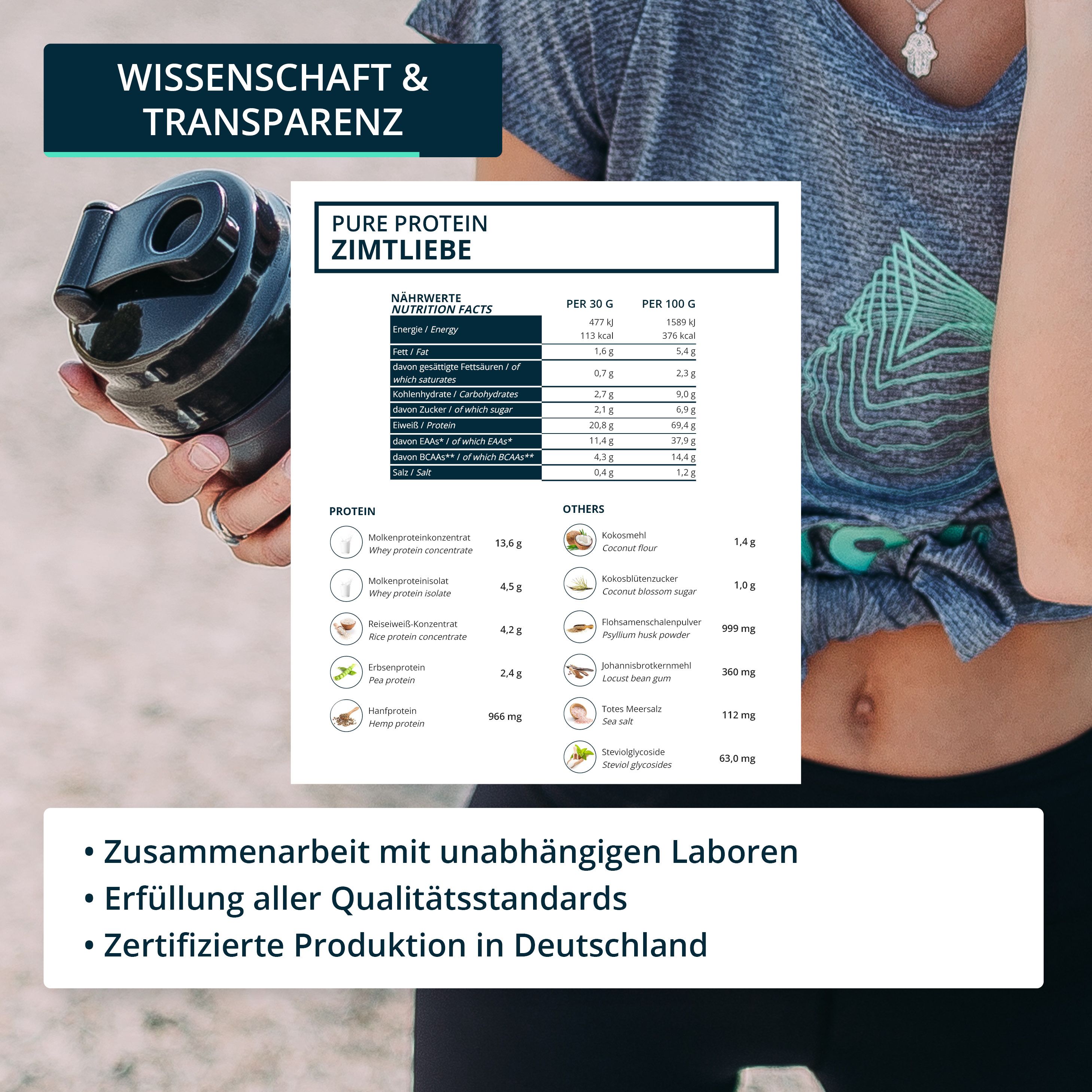 Person hält Shaker und zeigt Nährwerttabelle. Text: Pure Protein, Zimtliebe, Nährwertangaben, Zusammenarbeit mit Laboren.