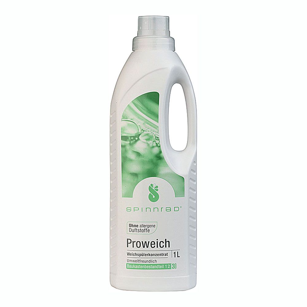 Weiße Flasche mit grünem Etikett. Aufschrift: Spinnrad, Proweich, Weichspülerkonzentrat, 1L. Umweltfreundlich.