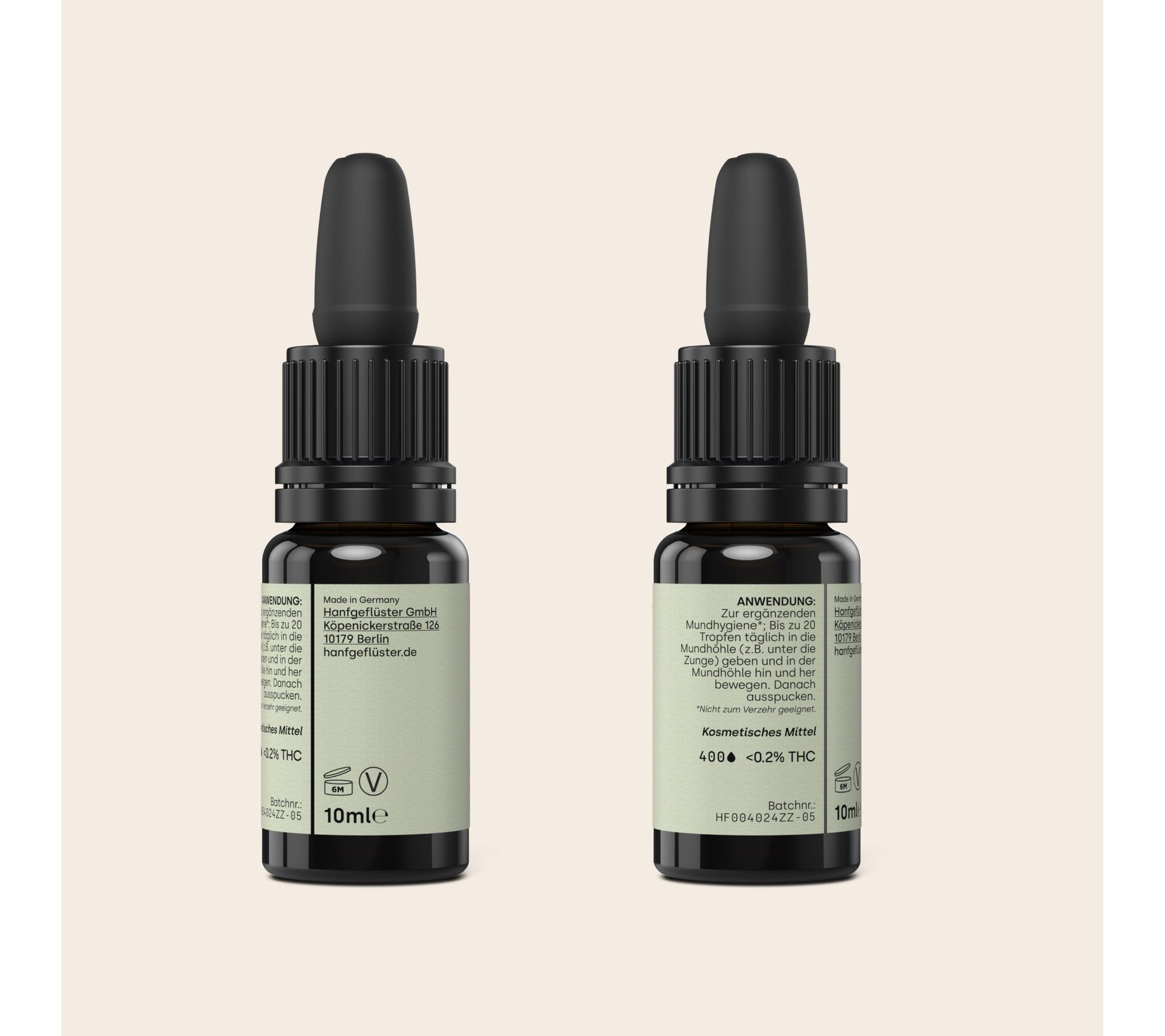 Zwei Flaschen mit schwarzem Tropfer. Etikett mit "hanfgeflüster", "5 classic" und "CBD-ÖL". Rückseite mit Text und Logo.