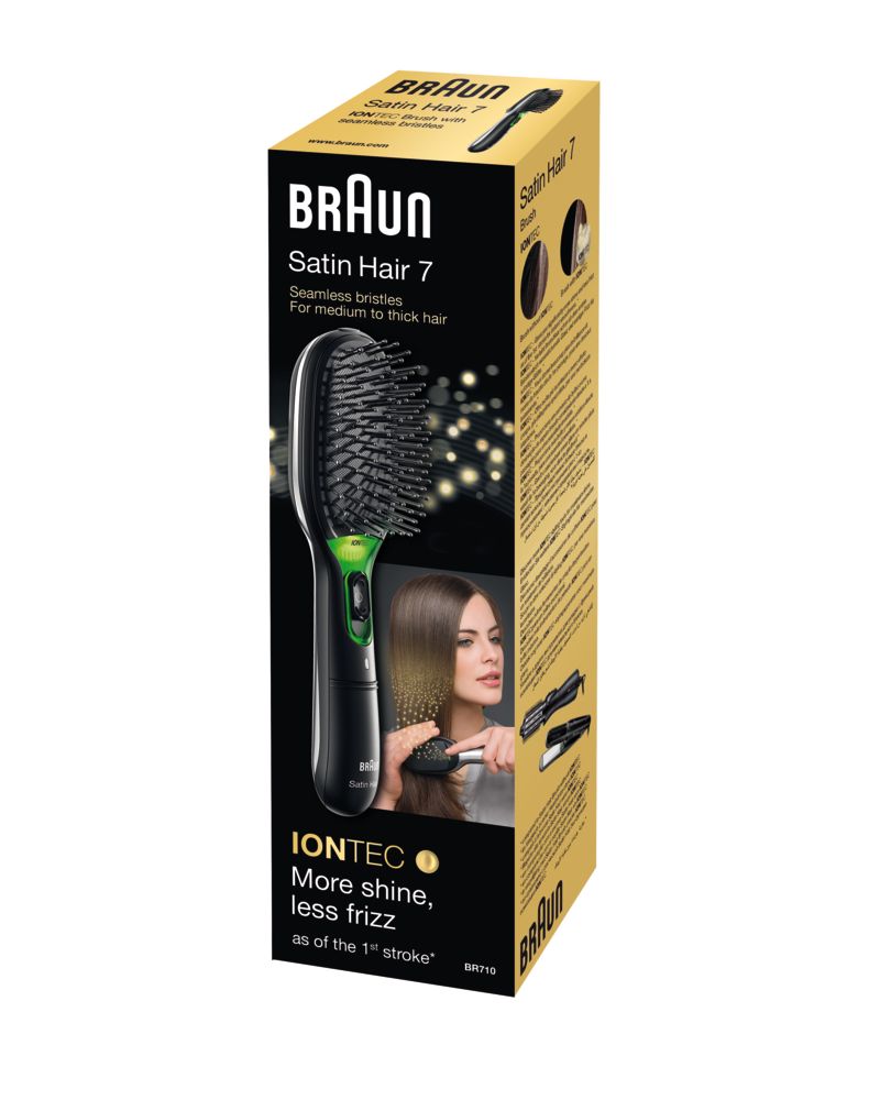 Verpackung der elektrischen Haarbürste Braun Satin Hair 7. Goldfarbener Karton mit Produktbild und Text. Produktname und Marke deutlich sichtbar.