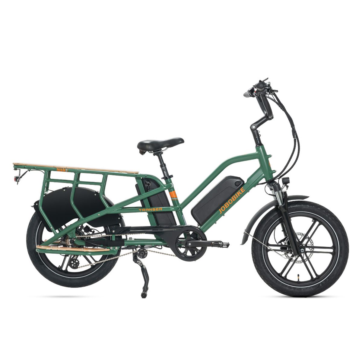 Grünes E-Cargo-Bike mit Holzboden, schwarzem Gepäckträger, zwei Batterien, schwarzem Sattel und Reifen. JOBOBIKE-Logo.
