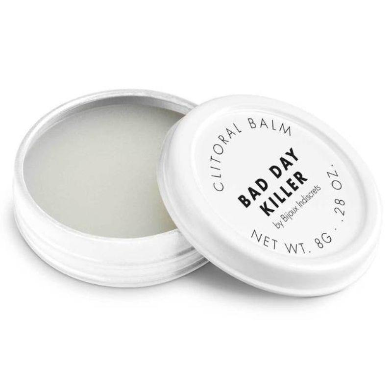 Weißer Tiegel mit Aufschrift Clitoral Balm Bad Day Killer. Deckel daneben. 8g .28 oz.