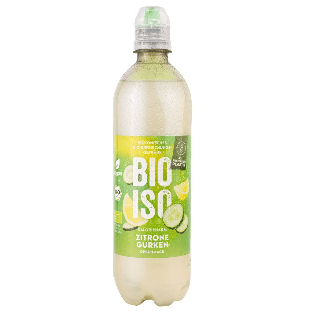 Klare Flasche mit BIO ISO Getränk. Aufschrift: Zitrone-Gurke. Vegan. Mit Zitronen- und Gurkenscheiben.