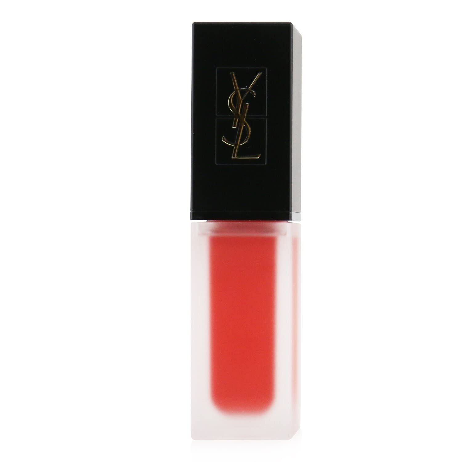 Roter Lippenstift in quadratischer, matter Hülle. Schwarzer Deckel mit goldenem Logo. Produktname nicht sichtbar.