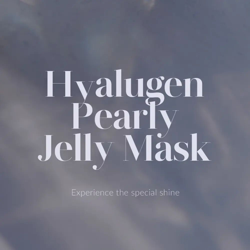 Hyalugen Pearly Jelly Mask Schriftzug. Auf grauem Hintergrund. Text: Experience the special shine.