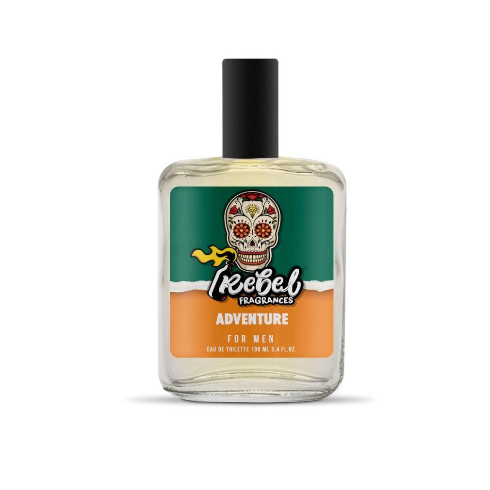 Eau de Toilette-Flakon mit schwarzem Verschluss. Etikett mit Totenkopf-Design und Schriftzug "ADVENTURE FOR MEN".