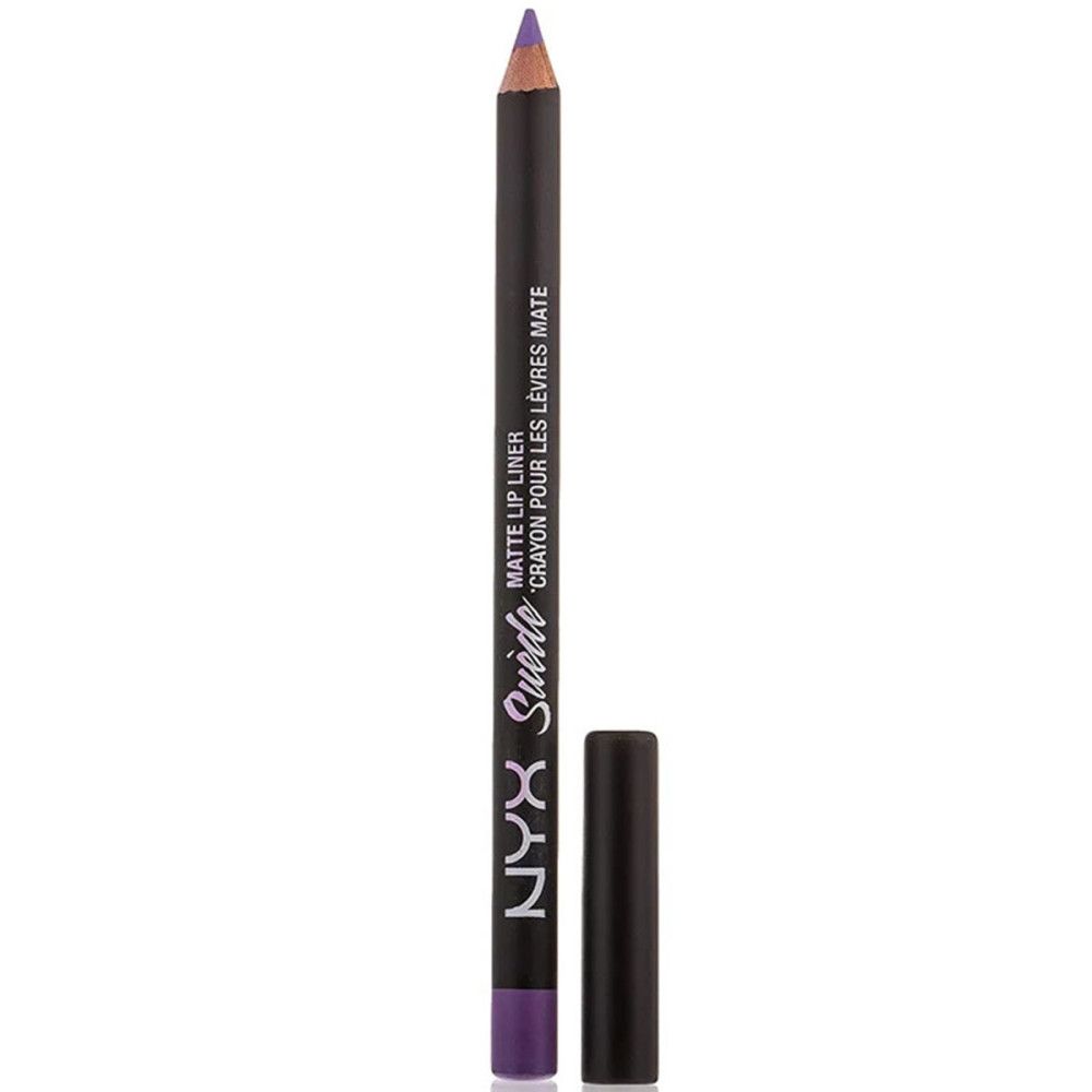 Lila Lipliner-Stift mit schwarzer Kappe. Schwarzer Stift mit weißer Schrift. Aufschrift: NYX Professional Makeup Suede Matte Lip Liner.