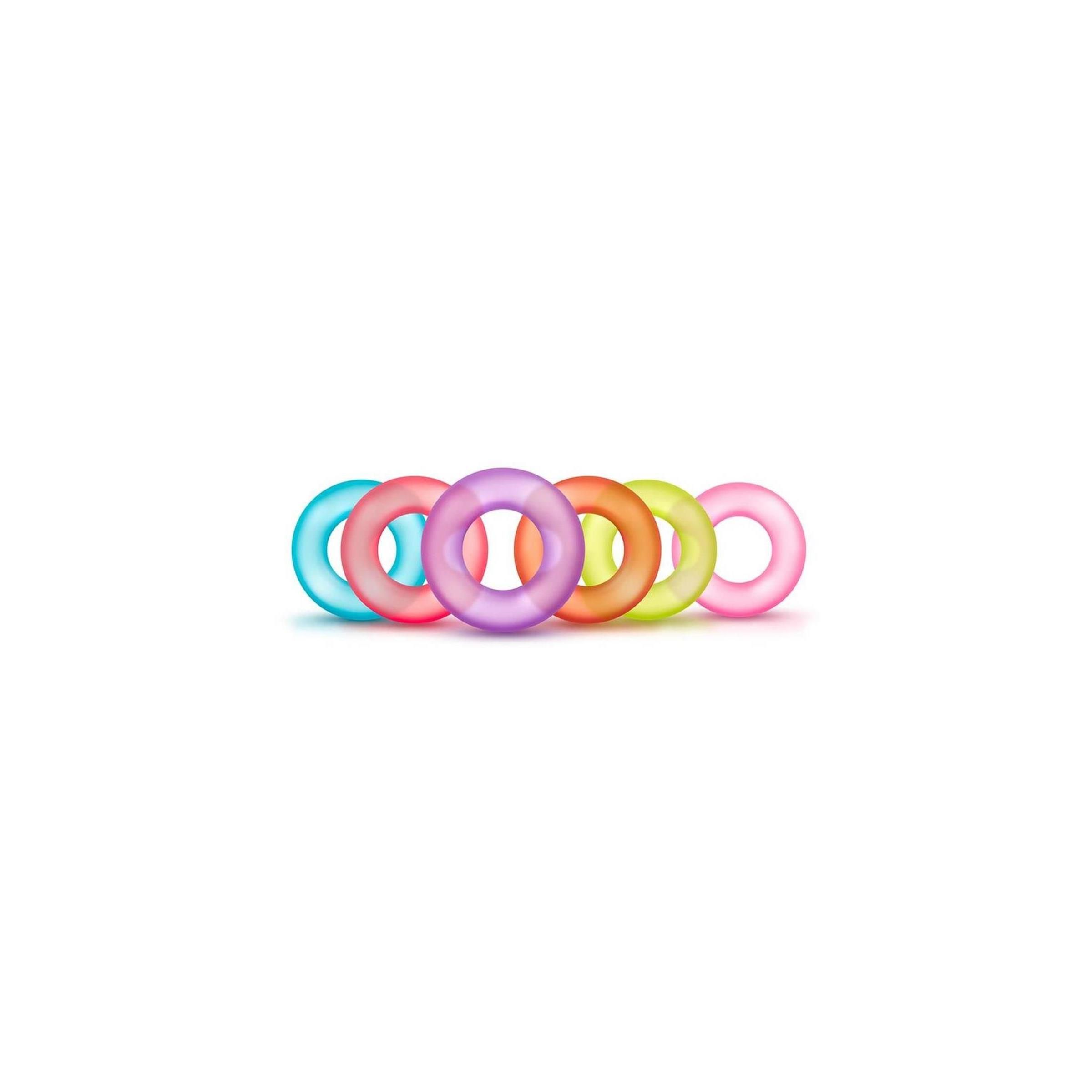 Fünf Cockringe in Blau, Pink, Lila, Orange, Gelb und Pink. Ringförmige Form, transparente Optik.