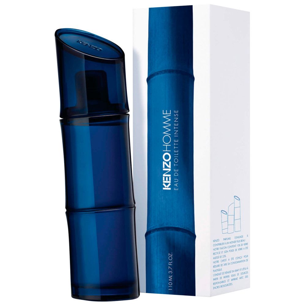 Blauer Flakon und Schachtel. Flakon schräg, bambusförmig. Schachtel mit KENZO HOMME Eau de Toilette Intense.