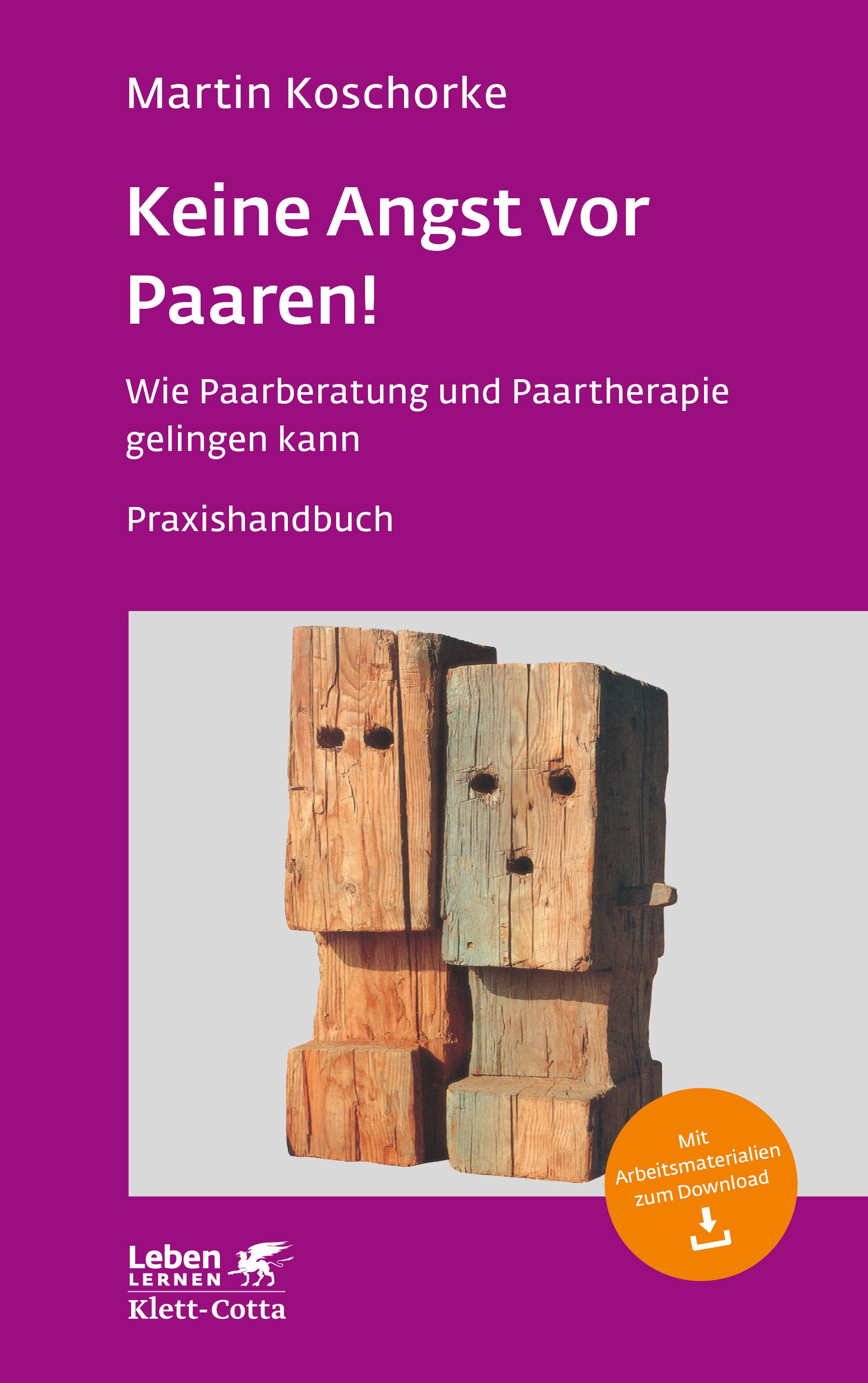 Buchcover: "Keine Angst vor Paaren!" von Martin Koschorke. Holzskulptur von zwei Figuren. Verlag Klett-Cotta.