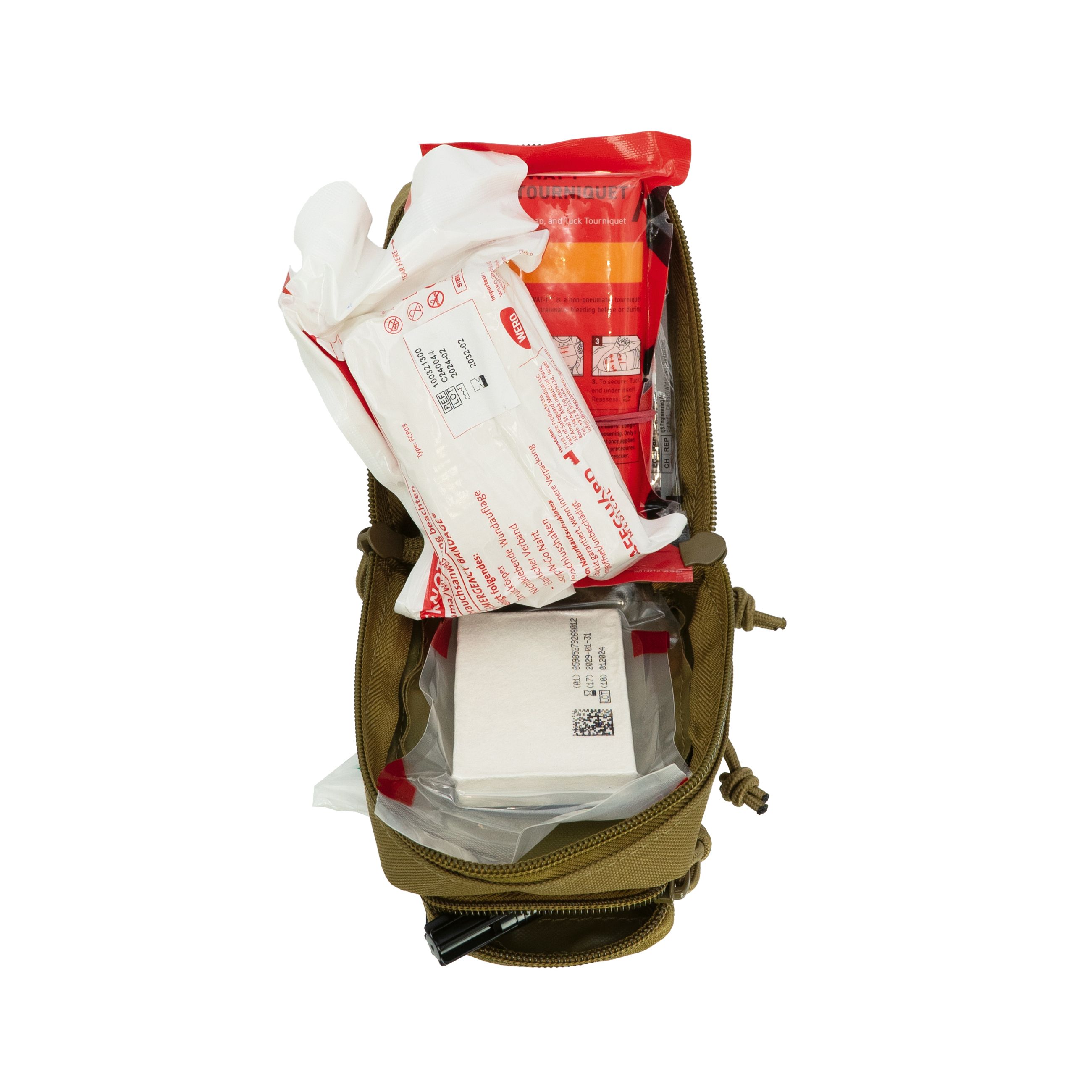 Geöffneter beigefarbener Notfallrucksack mit medizinischem Inhalt. Enthält sterile Tücher, Handschuhe und andere Artikel.