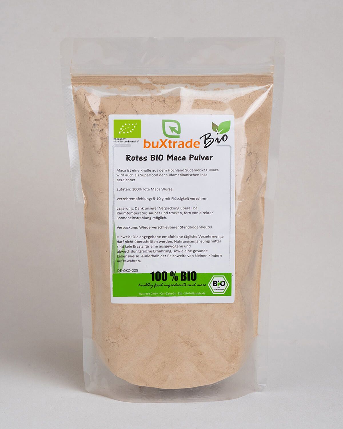 Bio Maca Pulver in einem Standbodenbeutel mit Etikett. Enthält Bio-Siegel und Produktinformationen.