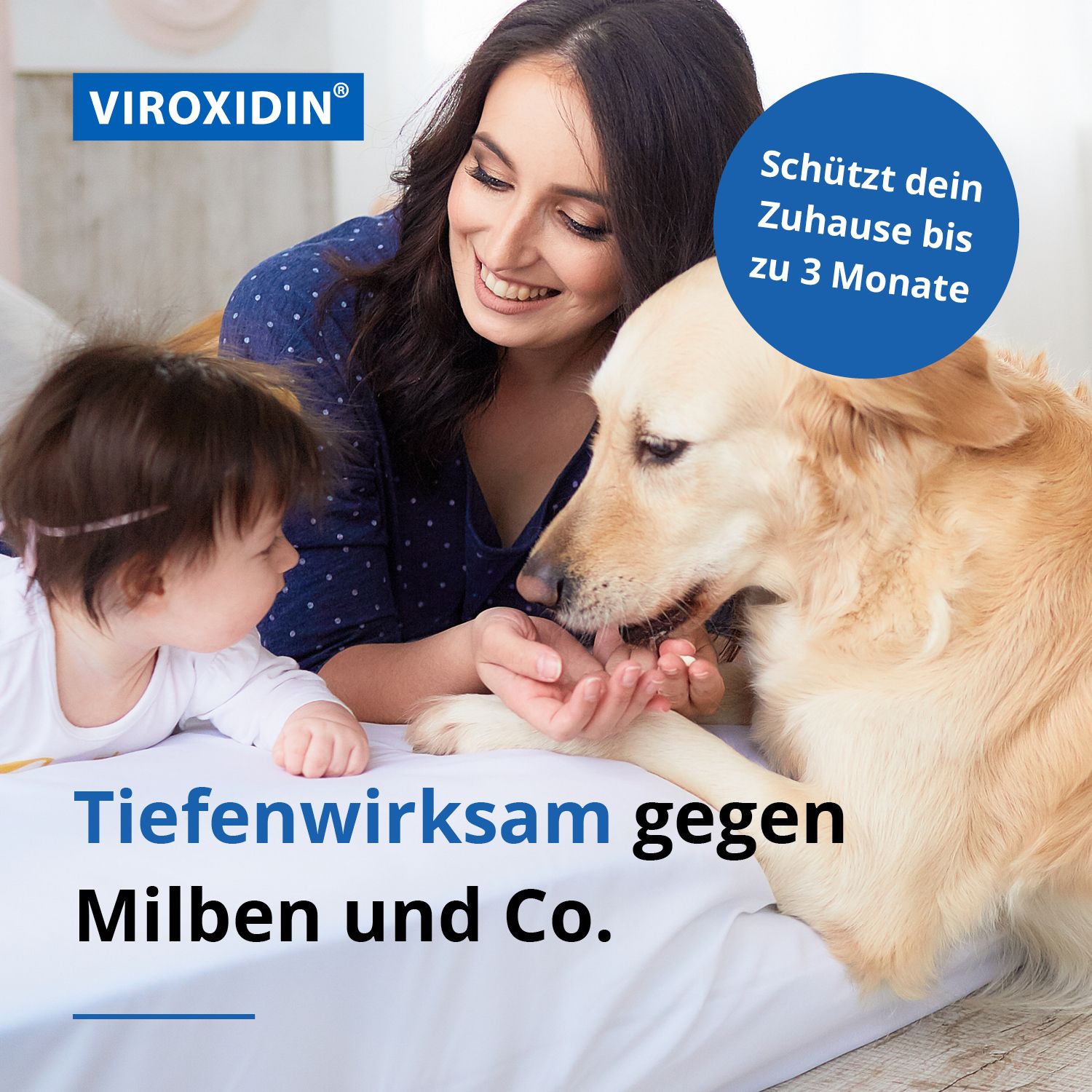 Text mit Produktname Viroxidin. Tiefenwirksam gegen Milben und Co. Frau, Baby und Hund auf Bett. Schützt bis zu 3 Monate.