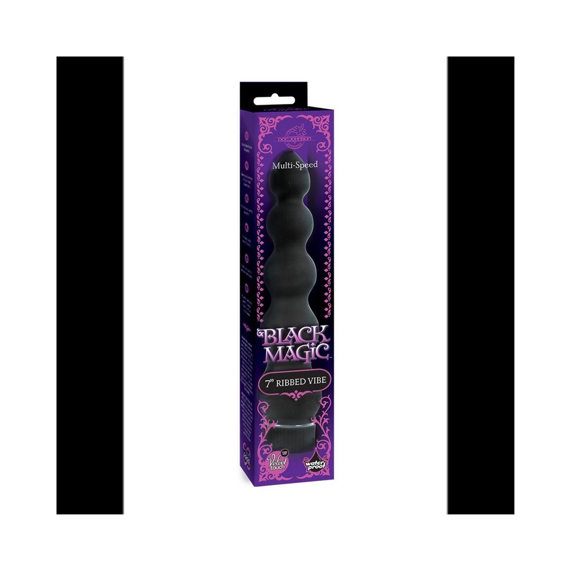 Schwarzer Vibrator in Verpackung. Aufschrift: Black Magic, 7" Ribbed Vibe. Lila Verpackung mit Produktabbildung.