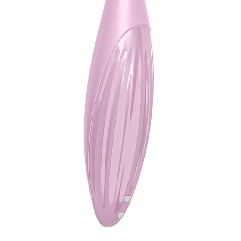 Nahaufnahme eines rosa Vibrators mit gerillter Oberfläche und zwei Knöpfen.
