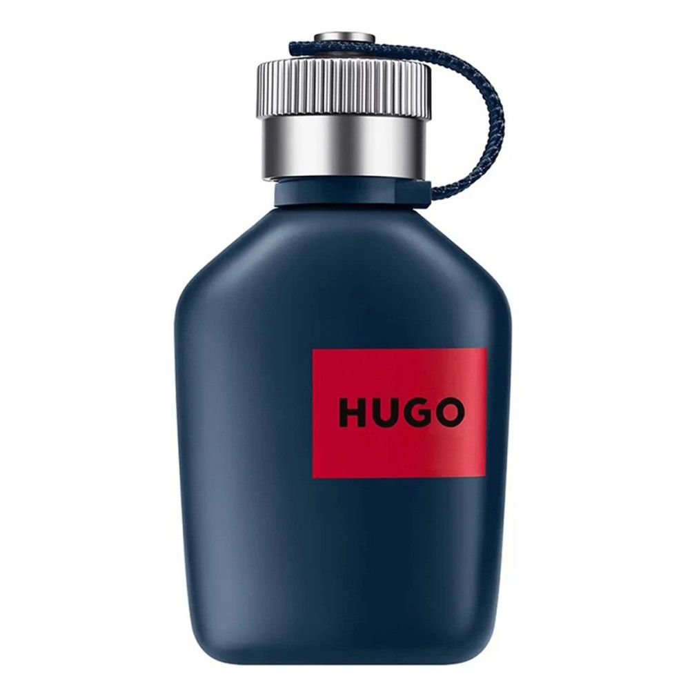 Blauer Flakon mit silbernem Verschluss und rotem Etikett mit HUGO-Schriftzug.