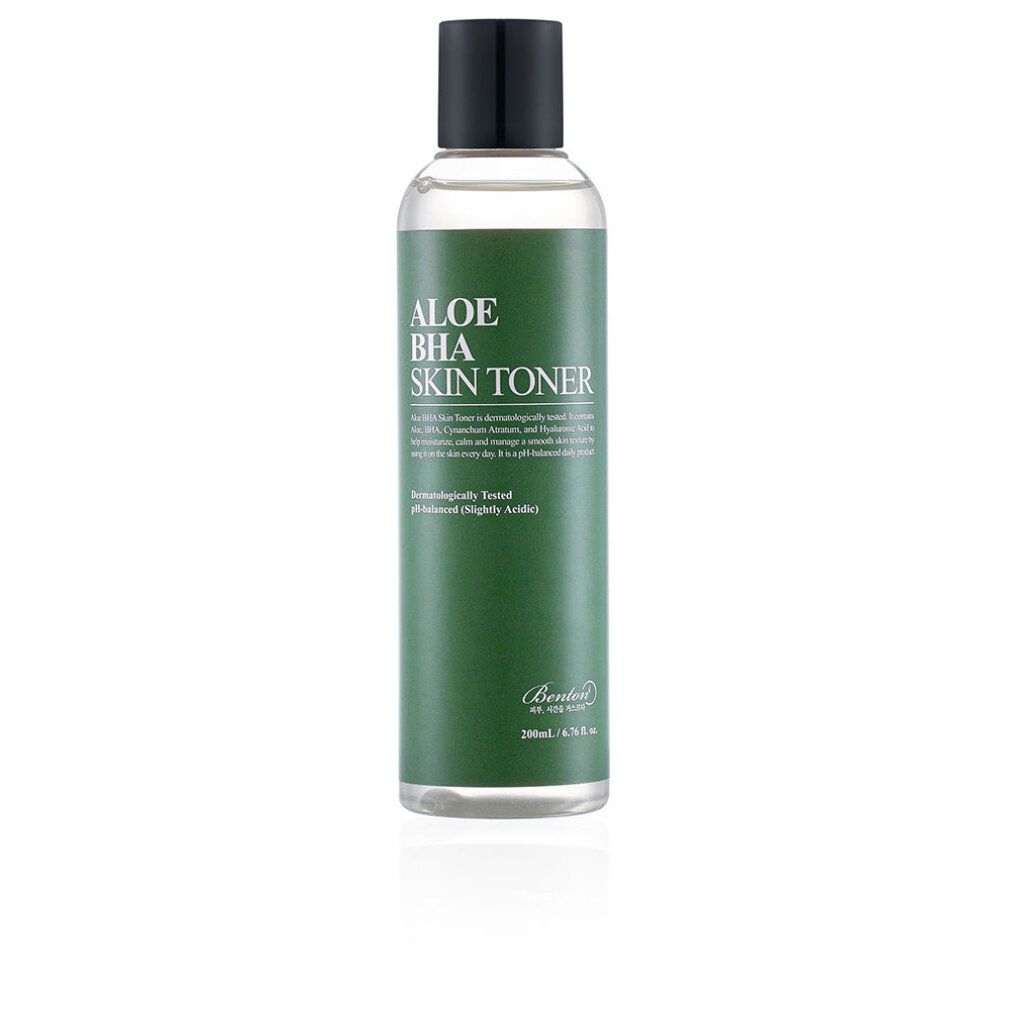 Klare Flasche mit grünem Etikett. Aufschrift: Aloe BHA Skin Toner. Schwarzer Deckel. Benton Logo.