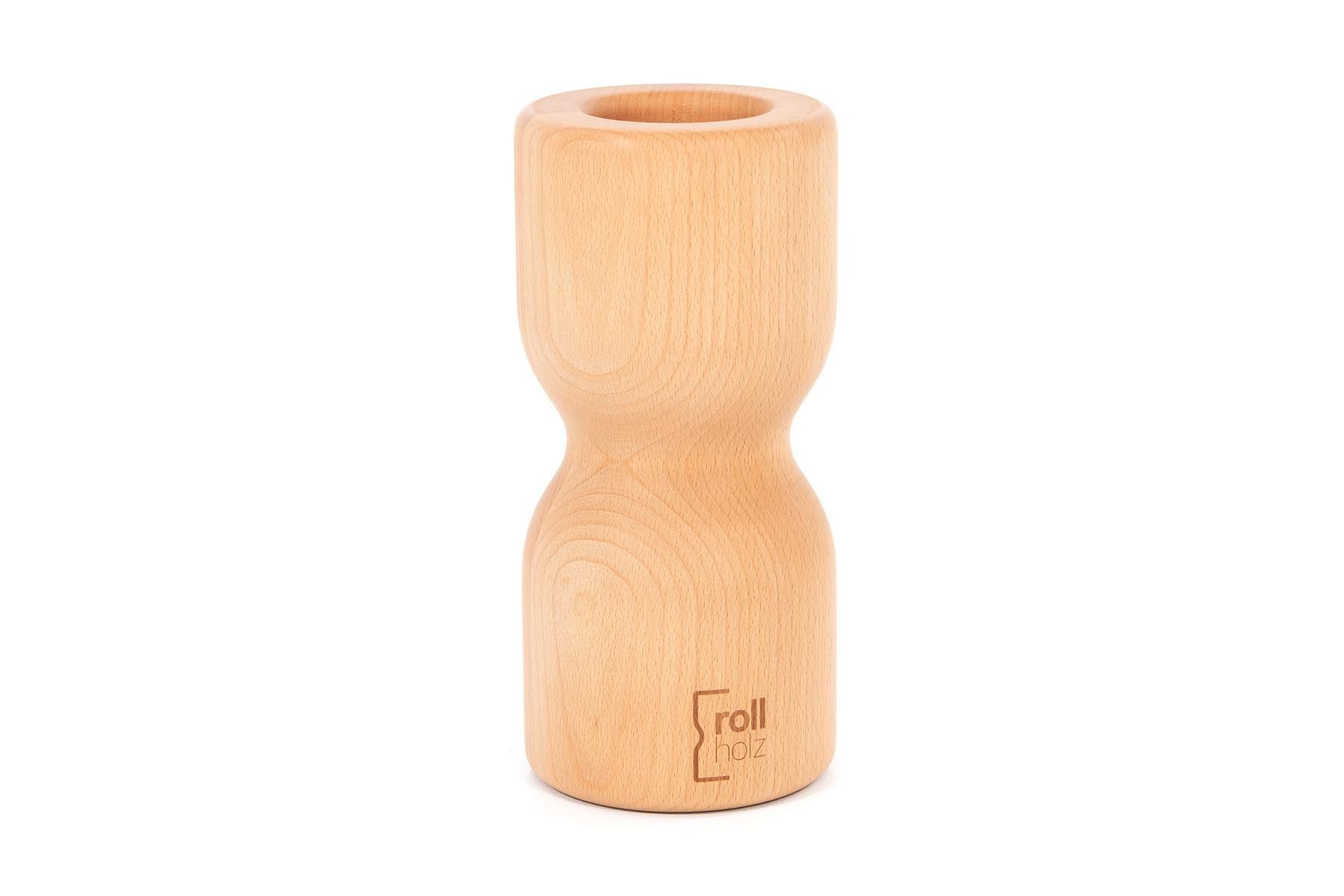 Faszienrolle aus hellem Holz. Zylindrische Form mit taillierter Mitte. Logo auf der Seite.