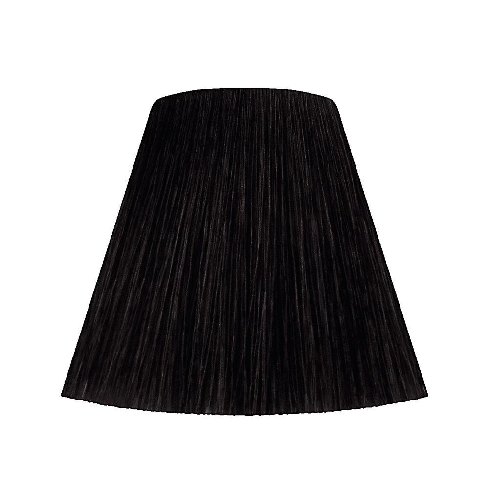 Haarsträhne in dunkler Farbe. Kegelförmig, mit sichtbarer Haarstruktur. Auf weißem Hintergrund.