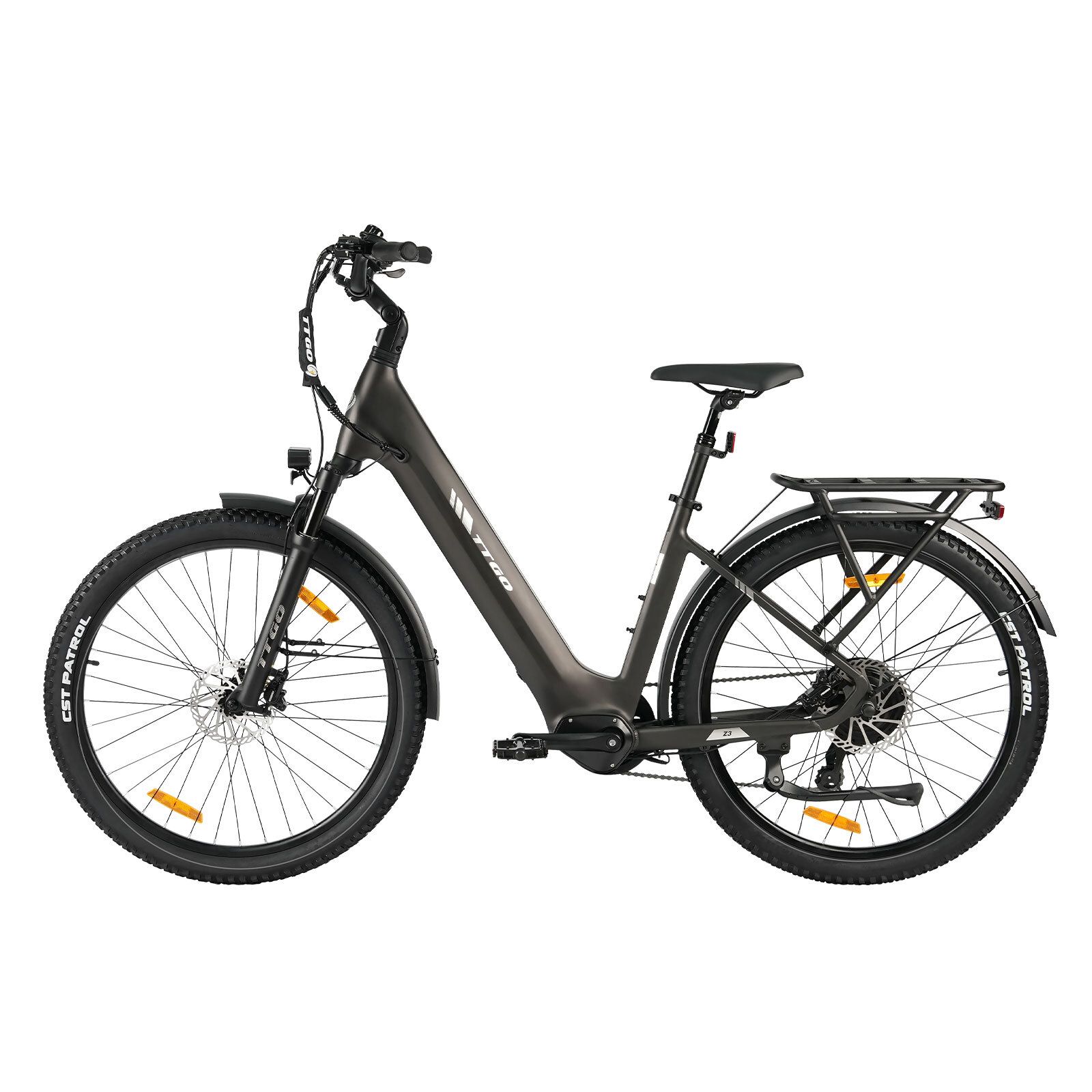 Dunkelgraues Elektrofahrrad mit Schutzblechen, Gepäckträger und hydraulischen Scheibenbremsen. Reifen mit CST PATROL Schriftzug.