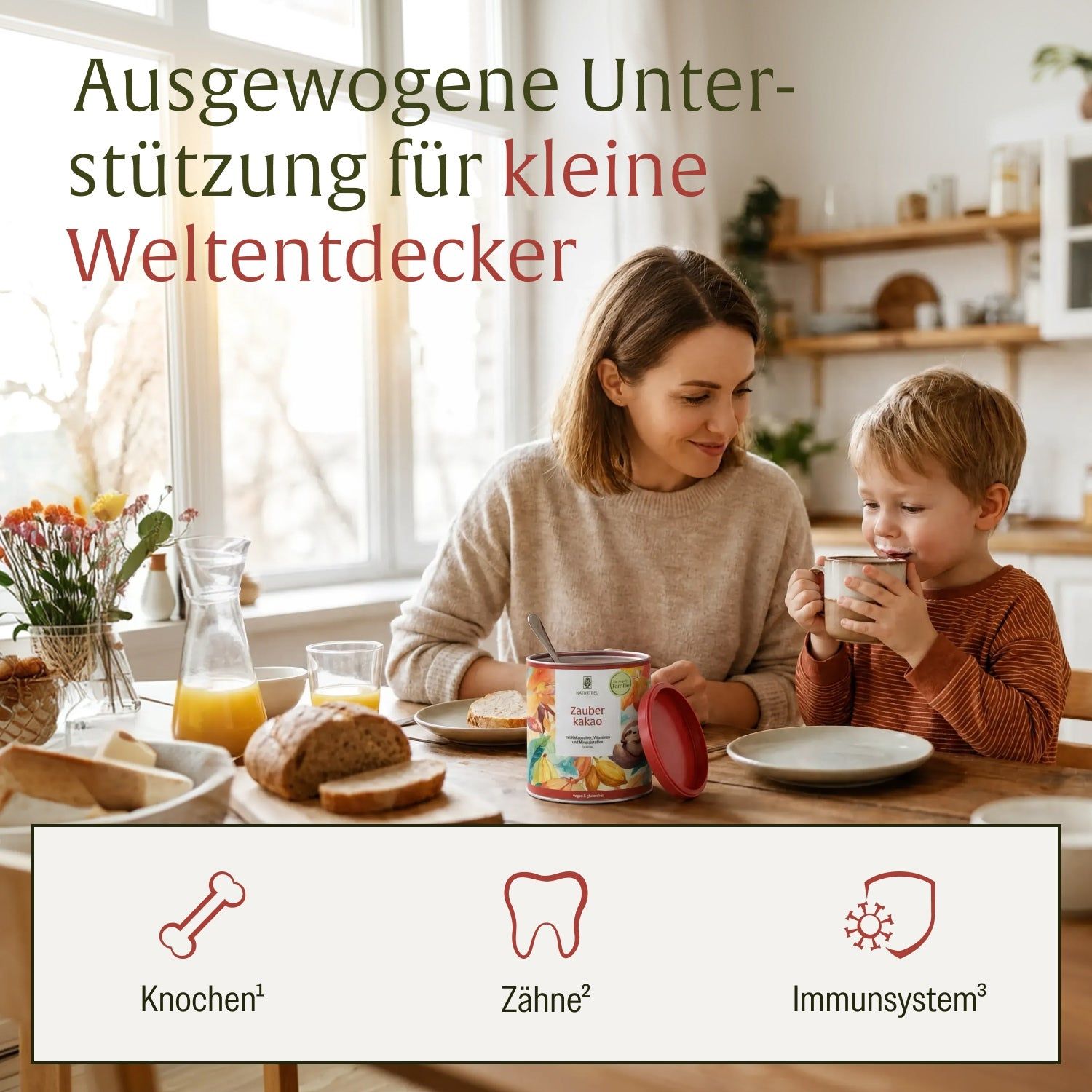 Familie am Frühstückstisch mit NATURTREU® Zauberkakao für Knochen, Zähne, Immunsystem.