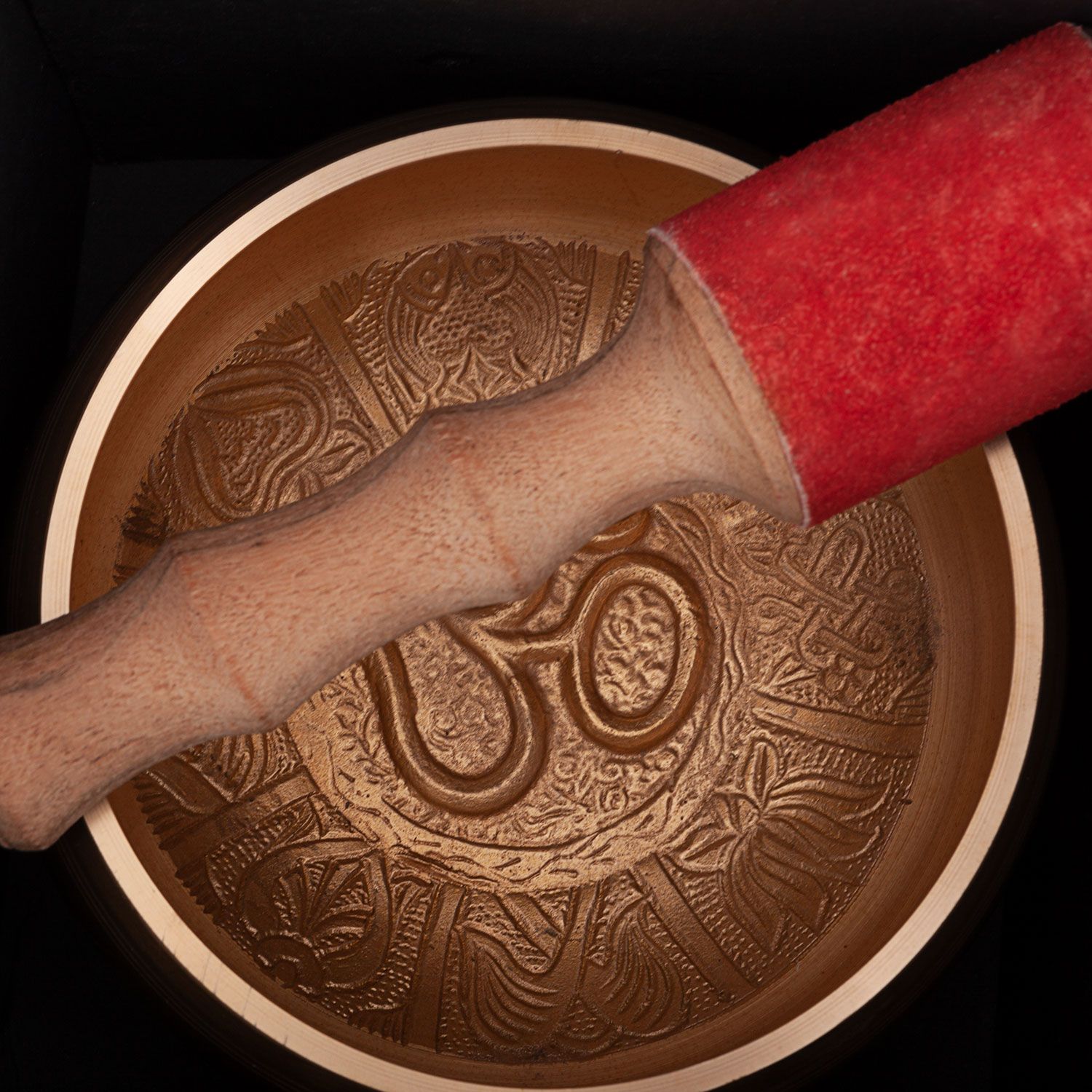 Indische Klangschale mit OM Design in Geschenkbox