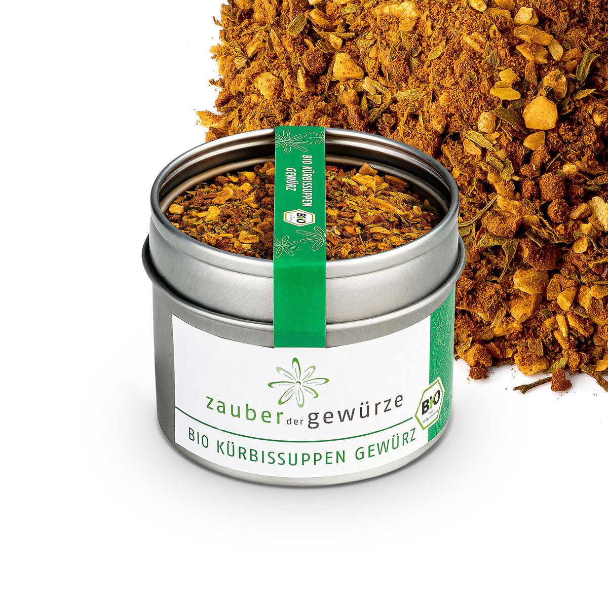Geöffnete Dose mit Gewürzen, grünes Etikett. Bio-Siegel. Gewürze daneben verstreut.