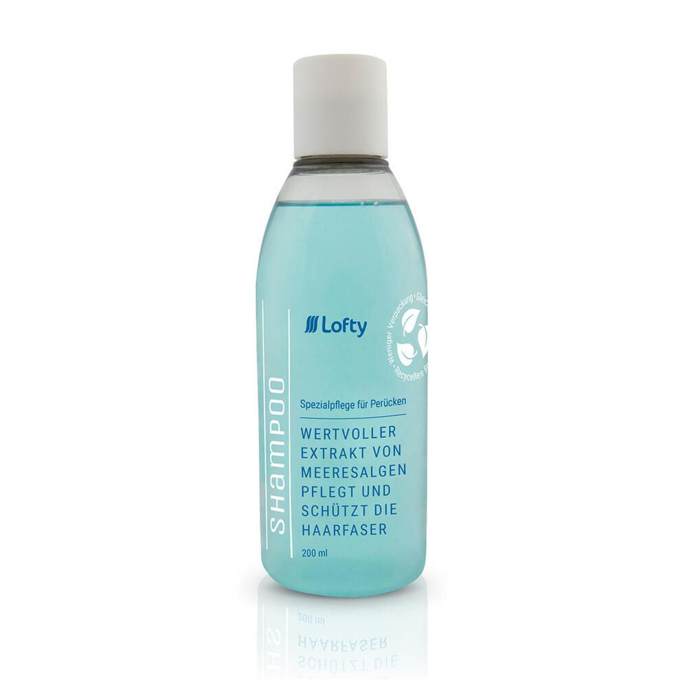 Lofty Shampoo-Flasche. Hellblaue Flüssigkeit, weißer Deckel. Text: Shampoo, Lofty, wertvoller Extrakt von Meeresalgen, schützt die Haarfaser.