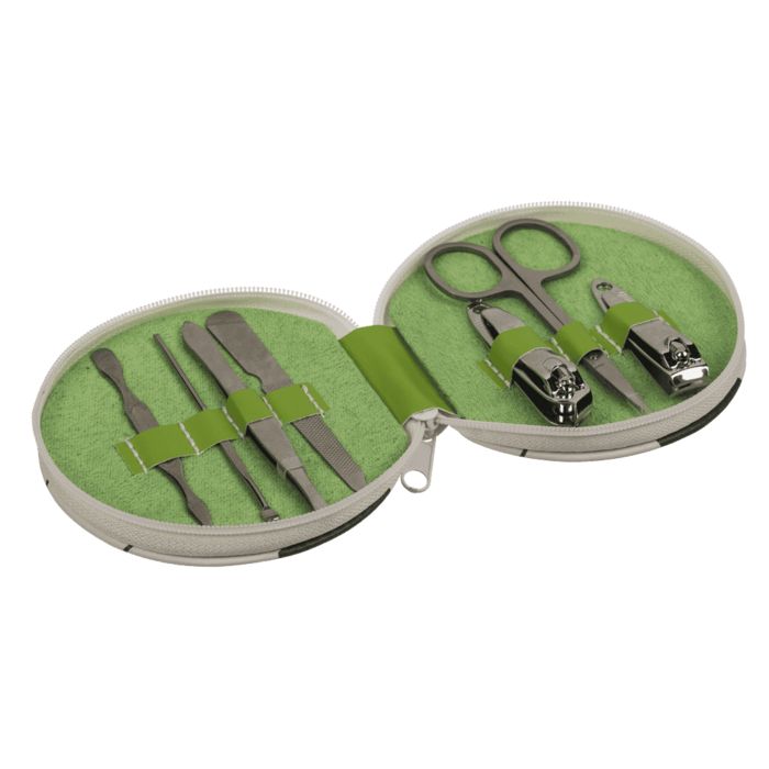 Maniküre-Set, geöffnet. Enthält Nagelscheren, Nagelfeilen, Nagelknipser und weitere Werkzeuge. Grün-weißes Etui.