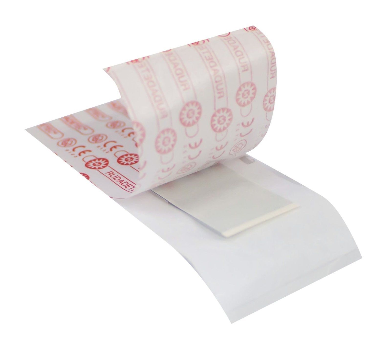 Pflasterstrip, teilweise geöffnet. Auf der Innenseite ist der Markenname Rudadetec sichtbar.