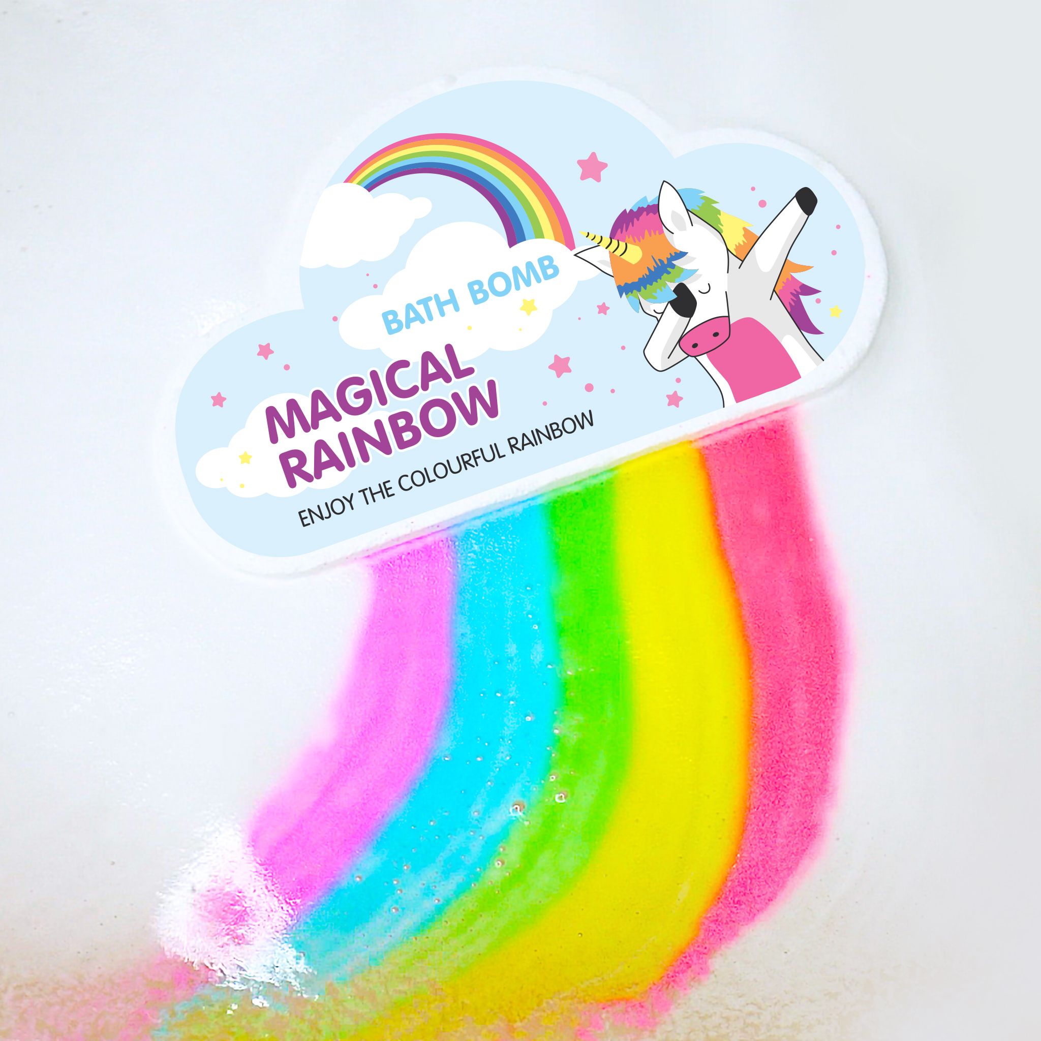 Wolk-vormige badbom, regenboogkleuren stromen in het water. Tekst: Magical Rainbow.