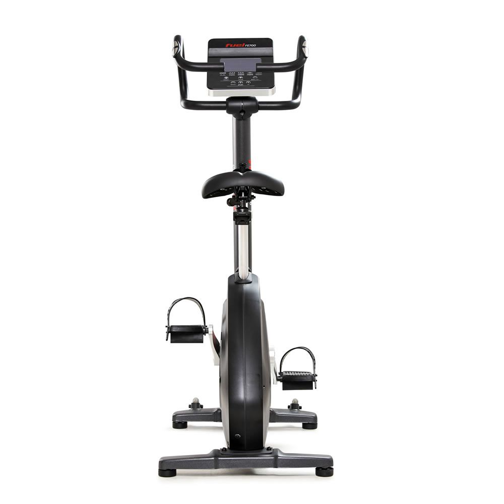 Ergometer FE700, schwarz. Sitz, Pedale, Lenker, Display. FUEL Logo. Frontansicht.