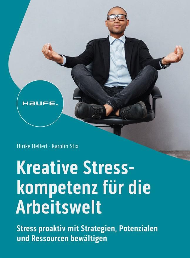 Buchcover mit Mann im Schneidersitz. Titel: Kreative Stresskompetenz für die Arbeitswelt. Autorinnen: Ulrike Hellert, Karolin Stix. Verlag: Haufe.